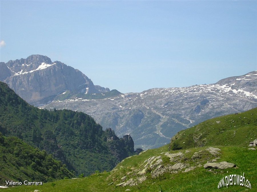 (17) Guardando la Presolana verso il Rif. Albani.jpg